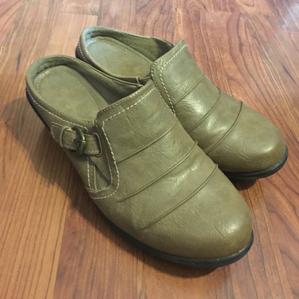 Clogs