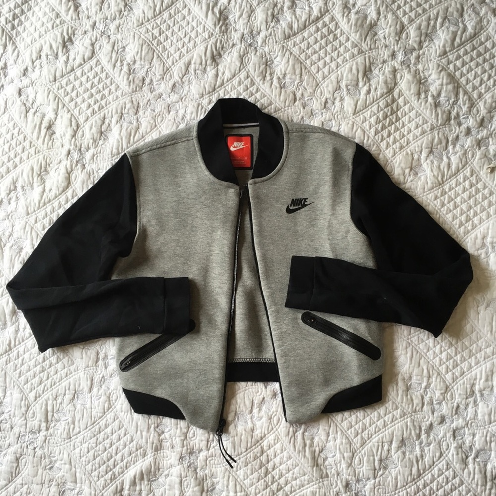 Nike athleisure zip up. Like new. Size small