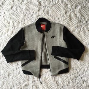 Nike athleisure zip up. Like new. Size small