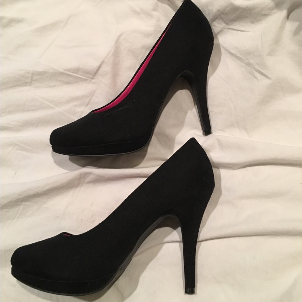 Classic Black Heels 👠