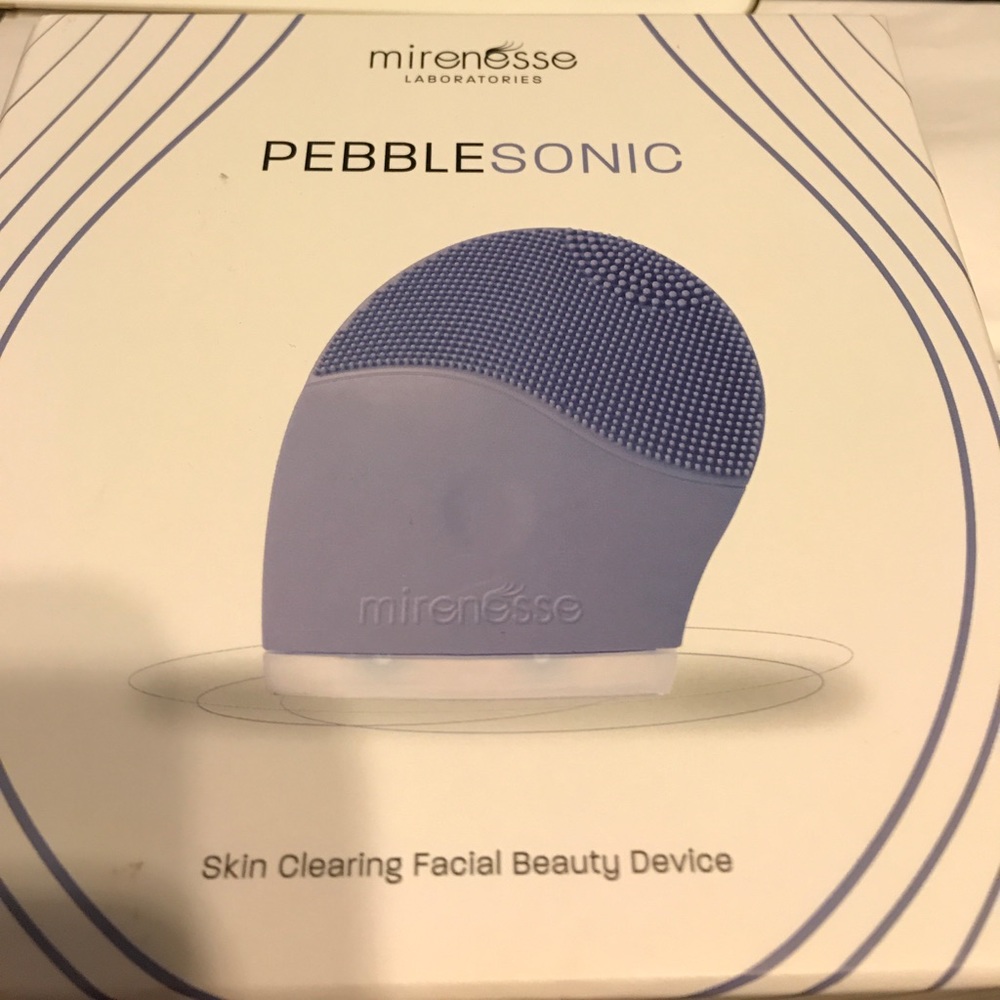 Pebblesonic Skin Clearing beauty device