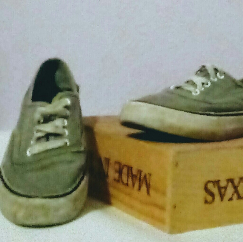 Distressed Gray Skate Shoes