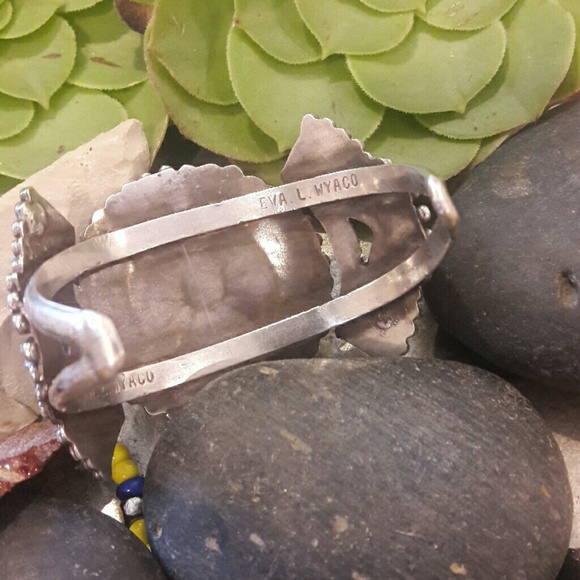 🛑SOLD🛑 Vintage Signed Needle PtTurquoise Cuff - Picture 3 of 8