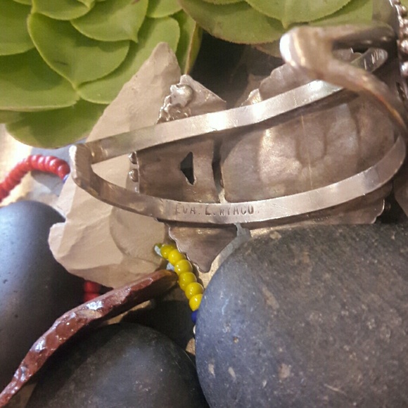 🛑SOLD🛑 Vintage Signed Needle PtTurquoise Cuff - Picture 4 of 8