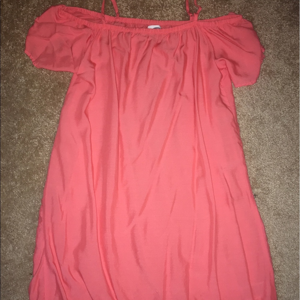 Super cute and flows dress!