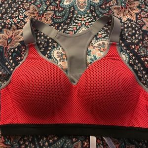 VS Sports Bra