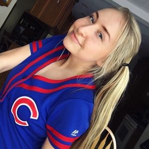 Meet your Posher, Elise