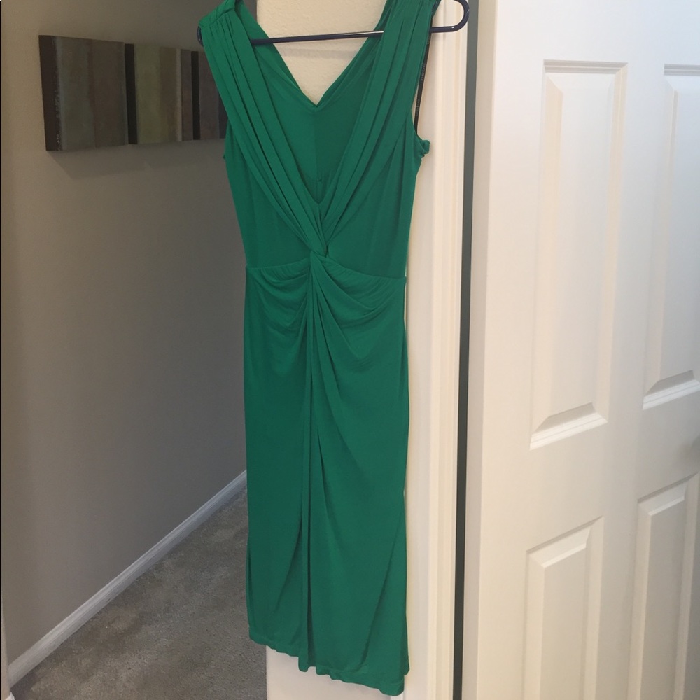 Deep V Emerald Bebe Dress 🔥