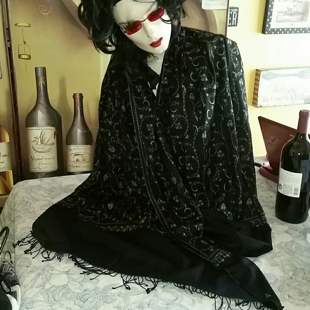 Wrap black pattern   goes with all