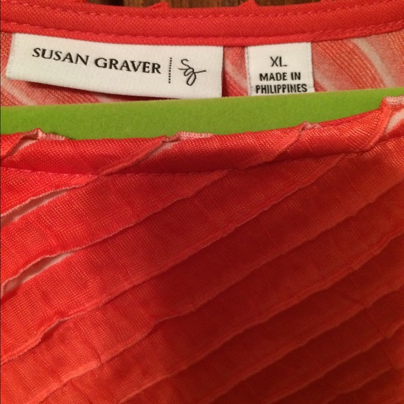 ADORABLE RUFFLE TOP - Picture 2 of 2