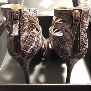 Nordstrom BP Heels 5.5 Gunmetal Purple Snakeskin