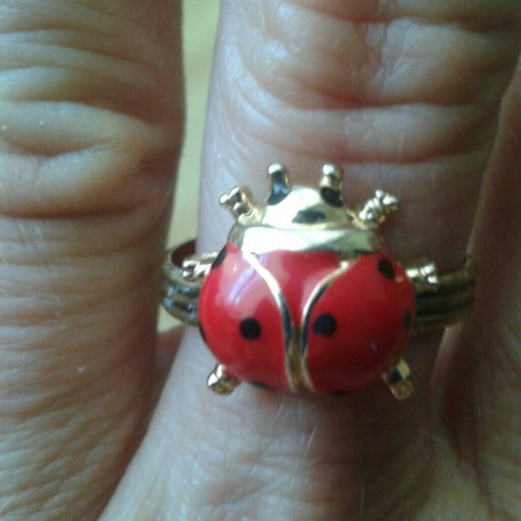 New ladybug ring gold tone beautiful ladybug size 6 adjustable though - Picture 1 of 4