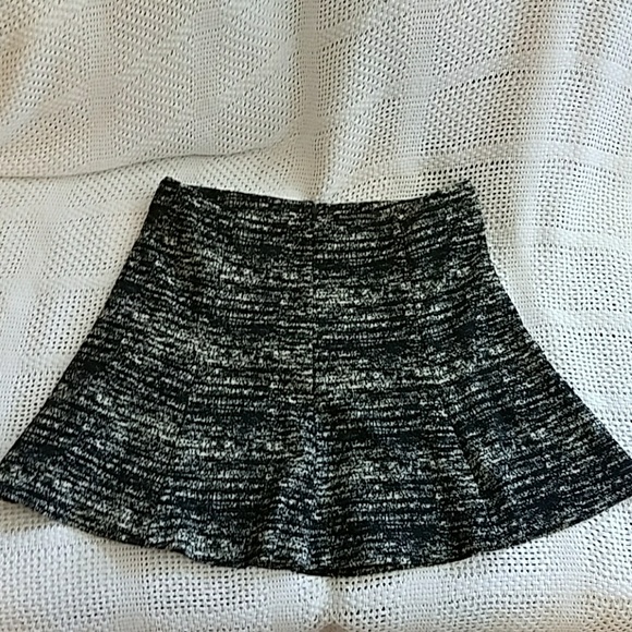 Banana Republic Dresses & Skirts - Banana Republic NWOT fit and flare skirt