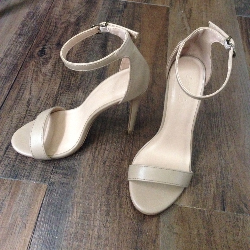 Like New | Simple Nude Heels