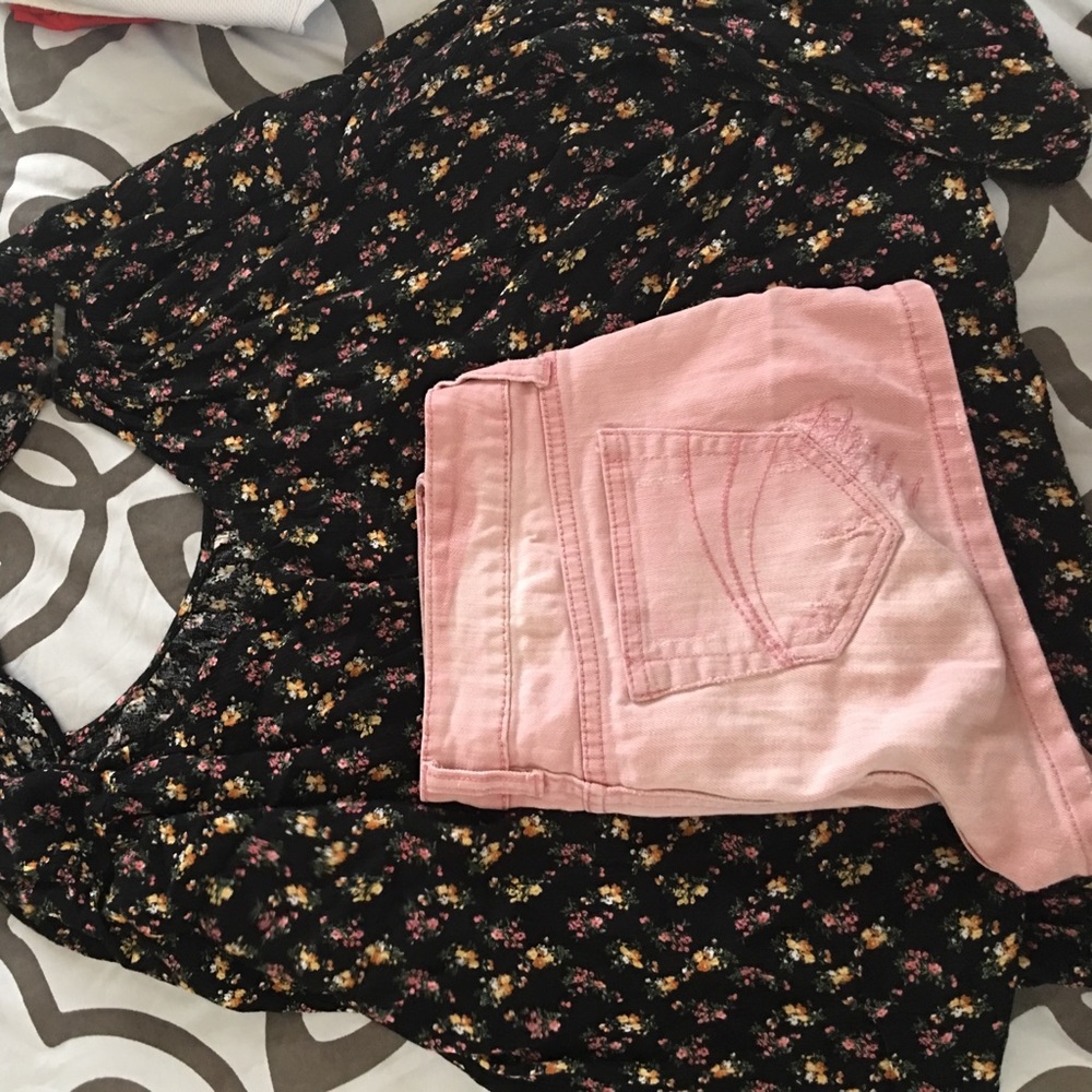 Shorts 🌸 🌸 🌹 🌹 - Picture 2 of 3