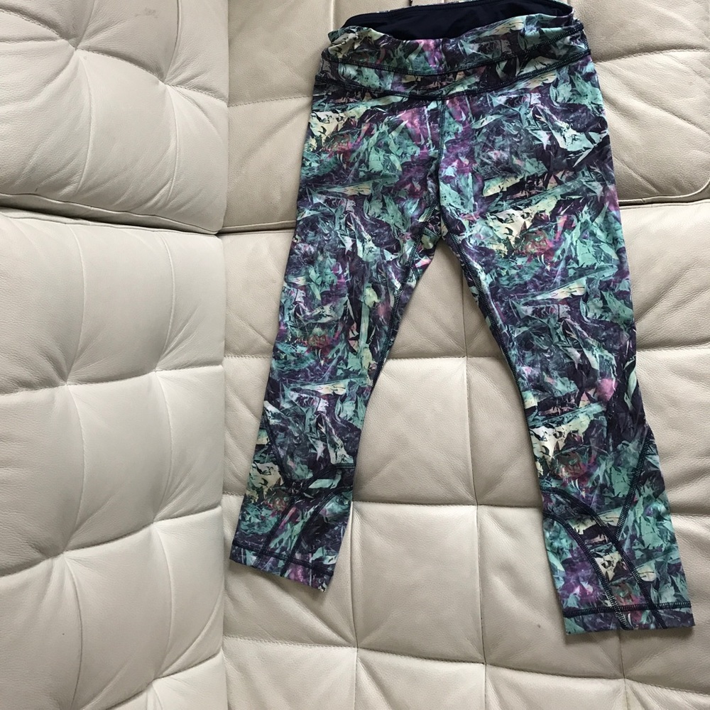 Pattern yoga pants