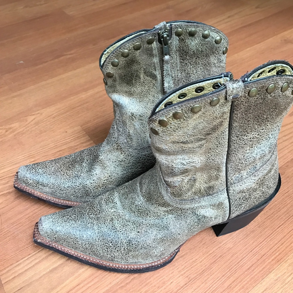 CUTE pair of TONY LAMA short western boots!