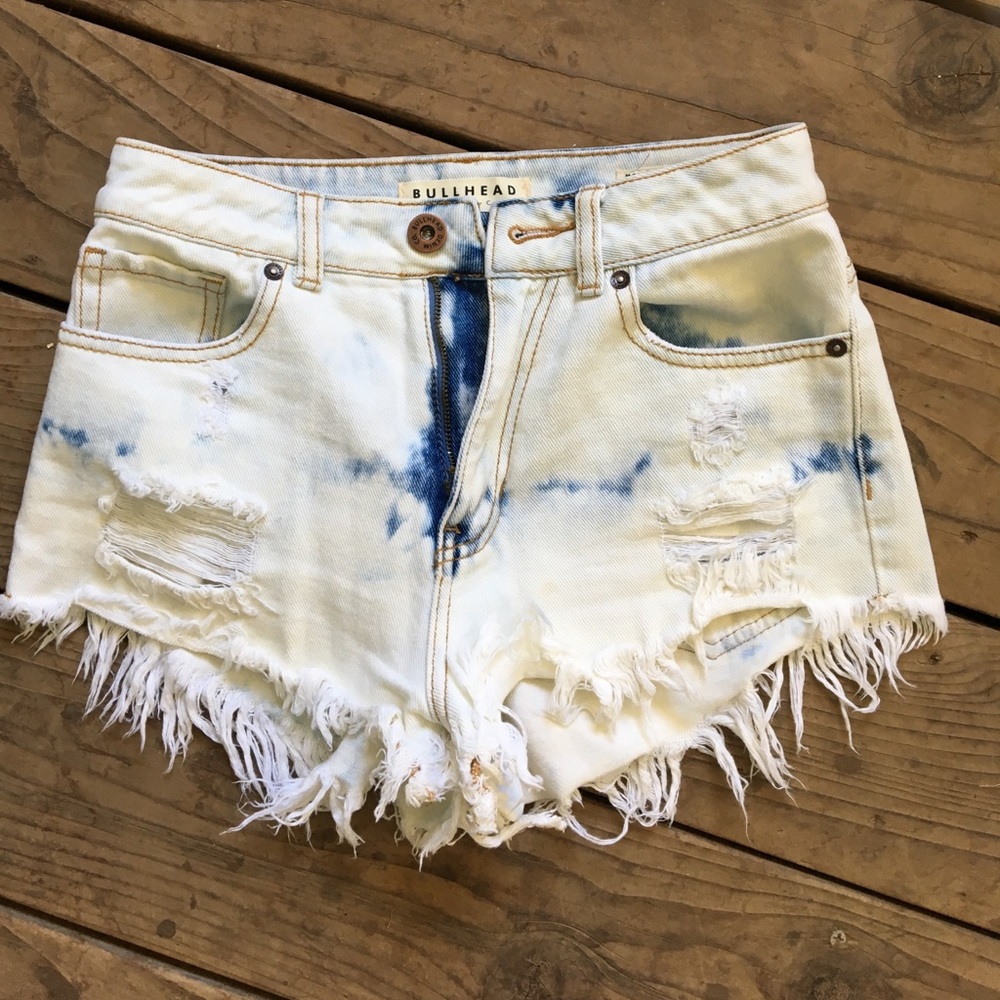 Acid wash Bullhead shorts ! "Mom short" style.