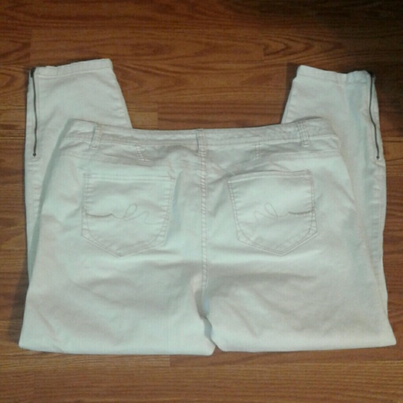 ❤️5/$25 Route 66 Classic Fit White Jeans - Picture 3 of 5