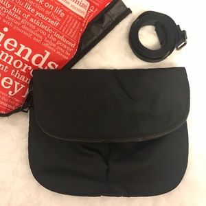 NWOT LULULEMON Sports Pouch