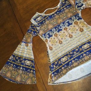 Bell sleeve boho shirt