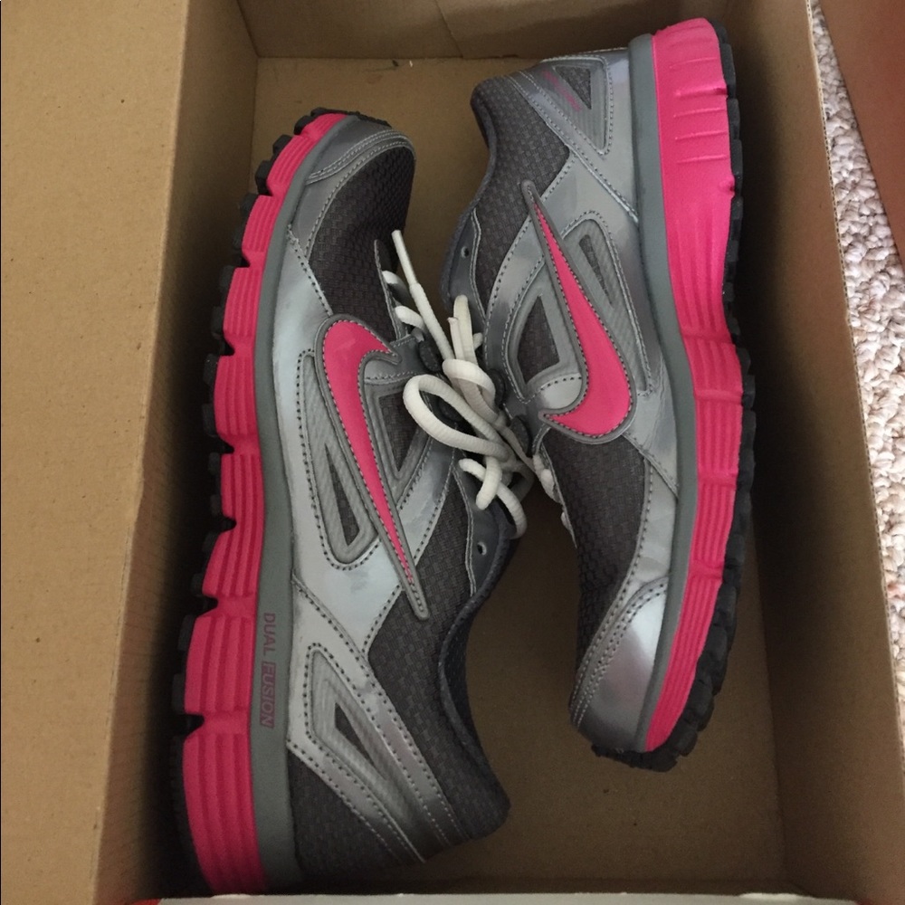 Nike Dual Fusion Athletic Shoes