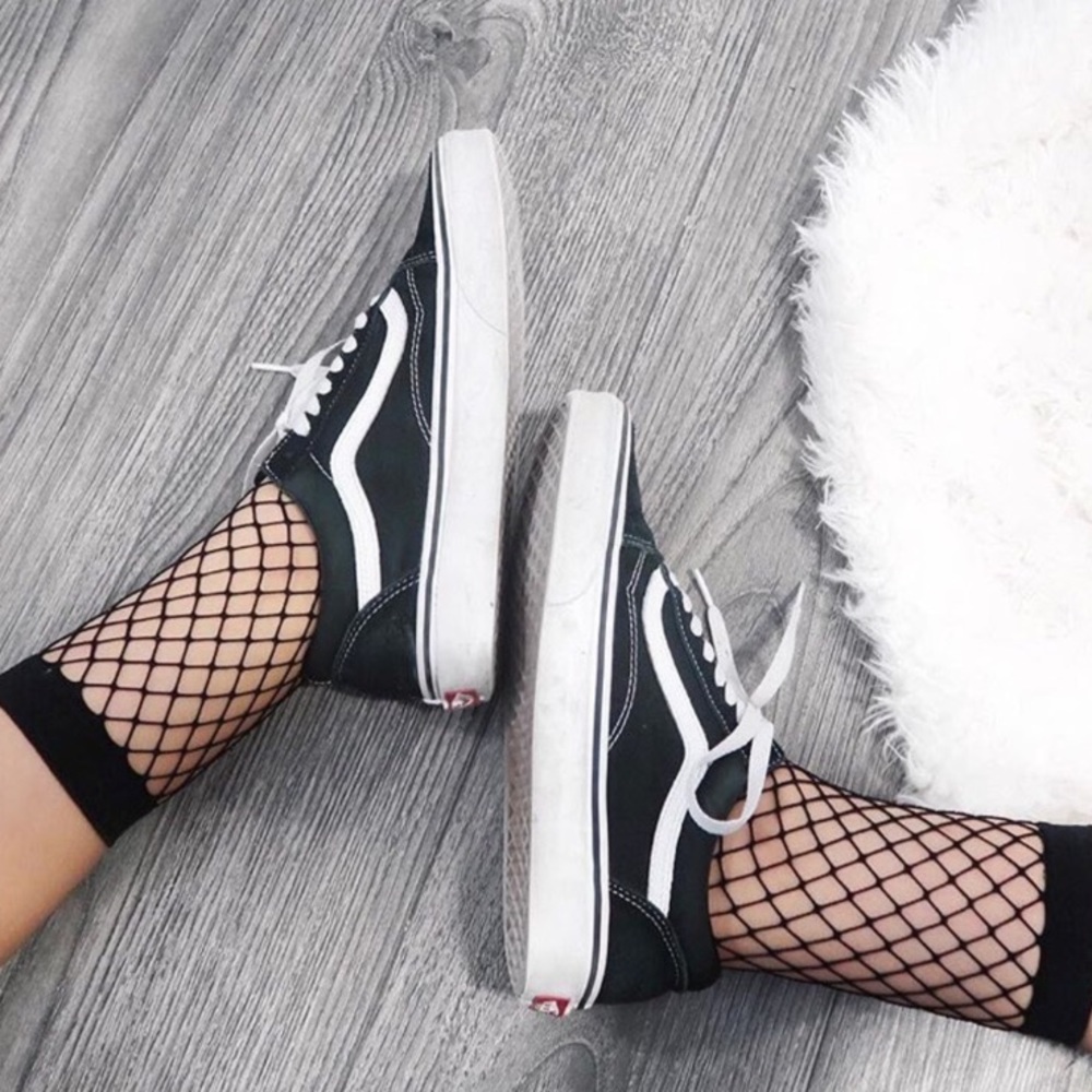 Fishnet socks in black