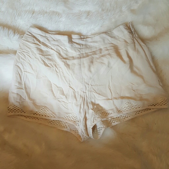 UO Kimchi Blue Cream Flowy Shorts NWOT - Picture 3 of 4