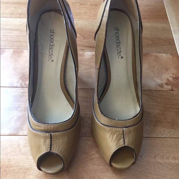 Shoedazzle platform peep toe pumps - Picture 1 of 3