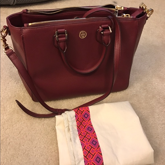 Tory Burch Handbags - Tory Burch Robinson Pebbled Square Tote
