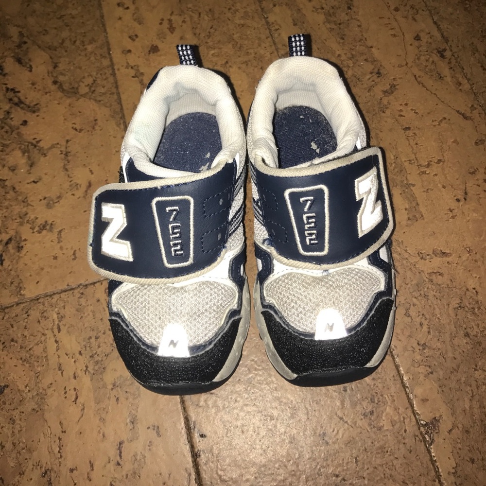 Navy New Balance size 6.5 tennis shoes