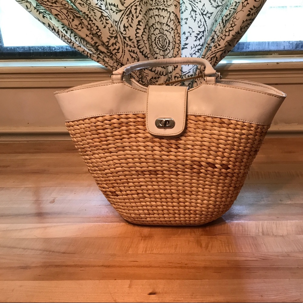 Summer straw purse
