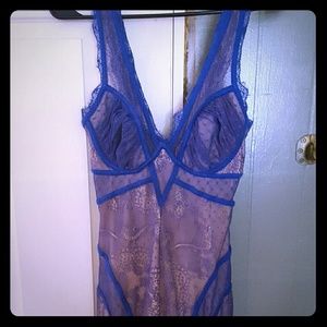 Bebe xs blue v neck dress