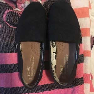 Black toms