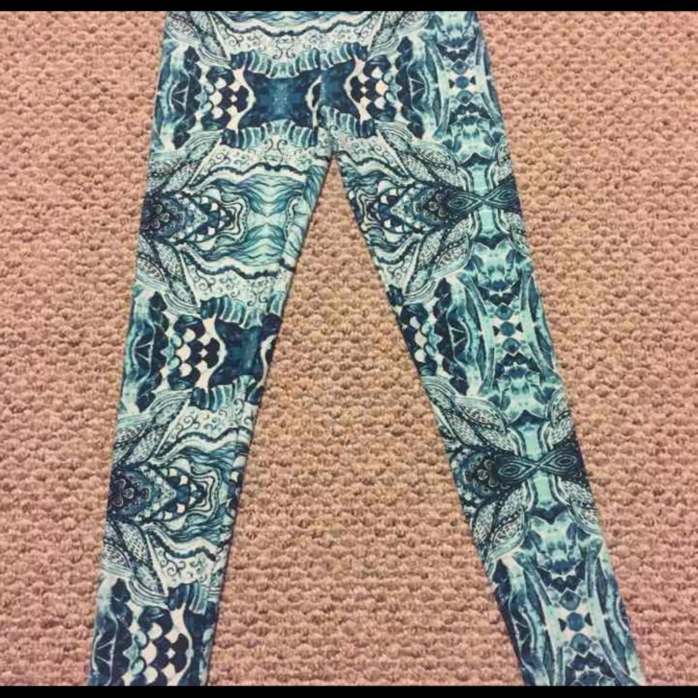 Lularoe BNWOT OS leggings - mermaid
