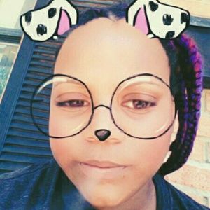 Meet your Posher, Akia