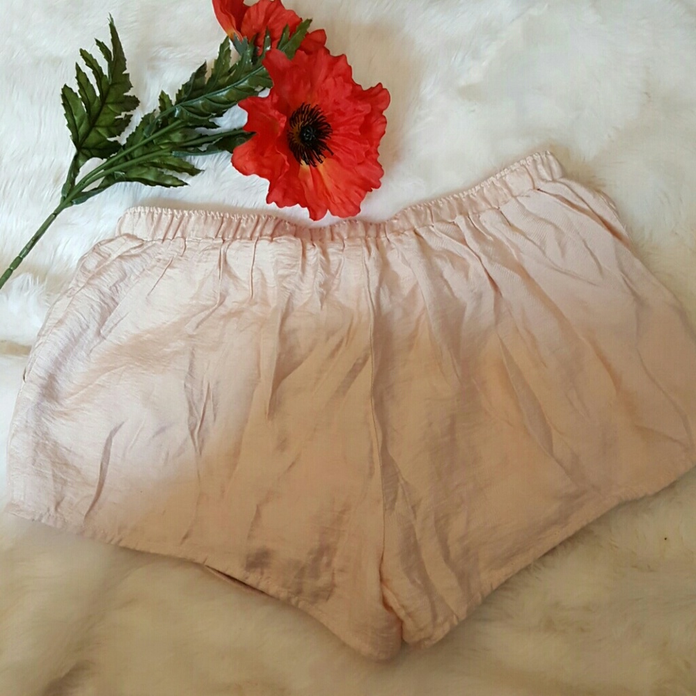 UO Silence and Noise Skort NWOT - Picture 3 of 3
