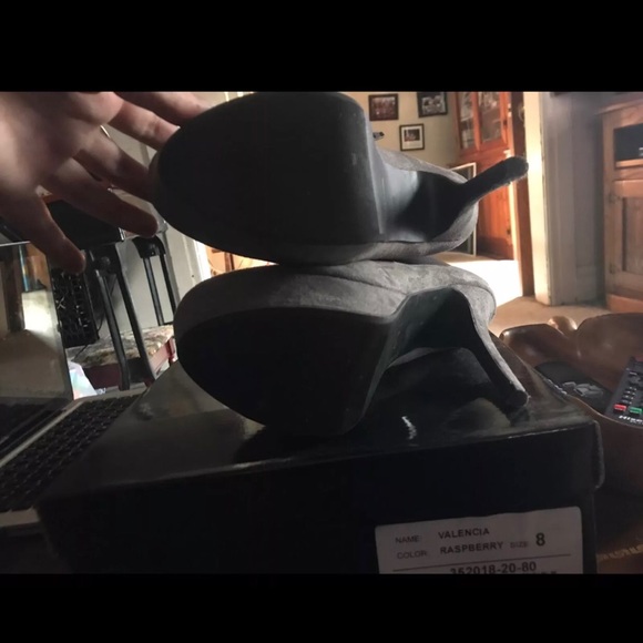 Grey booties with a heel - Picture 2 of 2