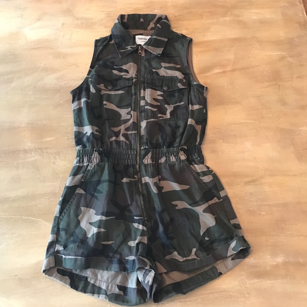 Forever 21 muscle sleeve camp romper