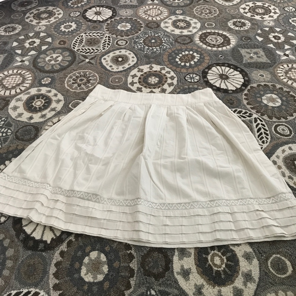 Banana Republic 100% cream skirt.