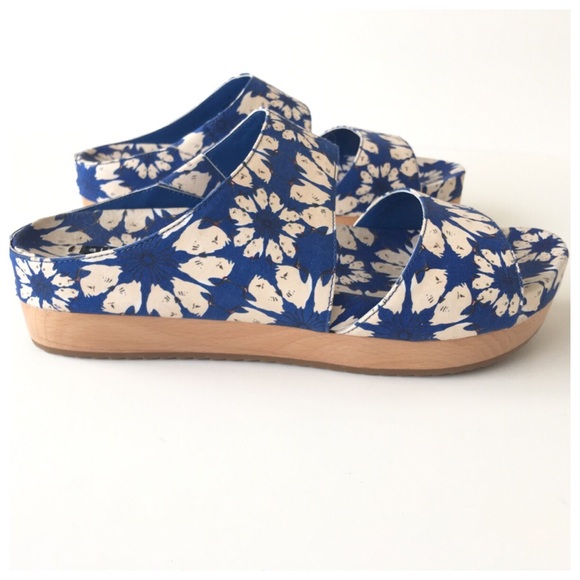 Alice + Olivia Shoes - Alice + Olivia Blue Bird Flower Slide Sandals