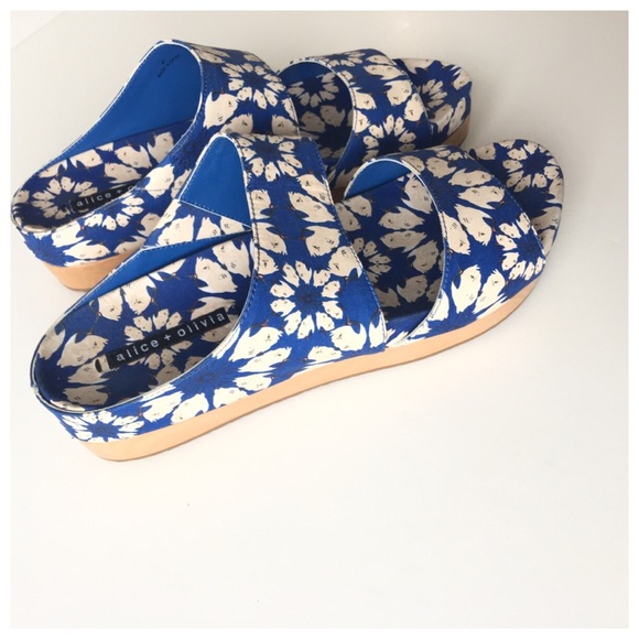 Alice + Olivia Blue Bird Flower Slide Sandals - Picture 2 of 8