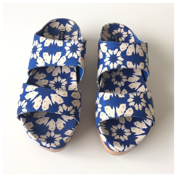 Alice + Olivia Blue Bird Flower Slide Sandals - Picture 4 of 8