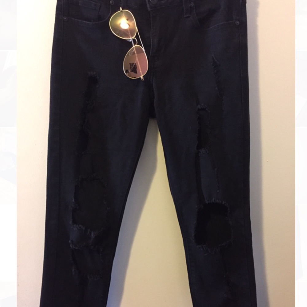 Ripped black jeans✂️