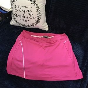 NWOT Under Armour Large Pink White Skirt.