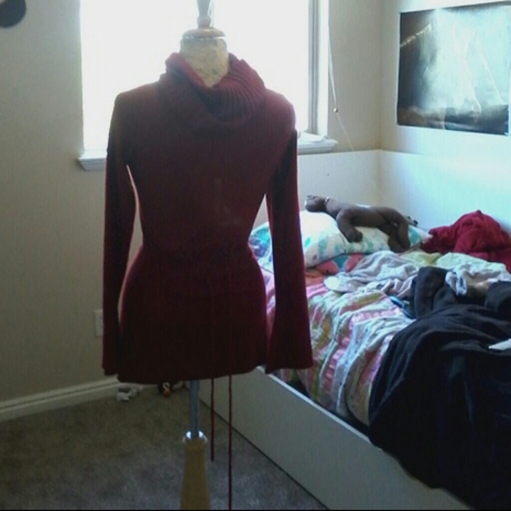 Nice fashionable red sweater w/collar