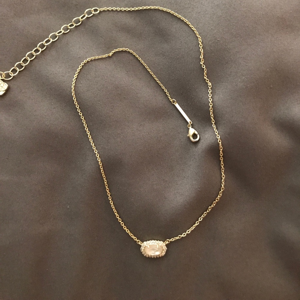 Kendra Scott necklace