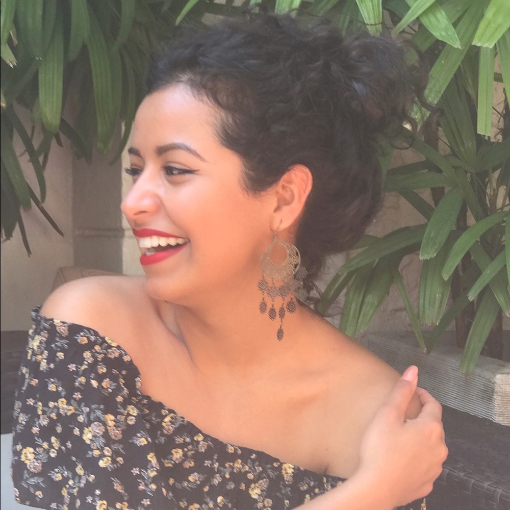 Meet your Posher, Alma