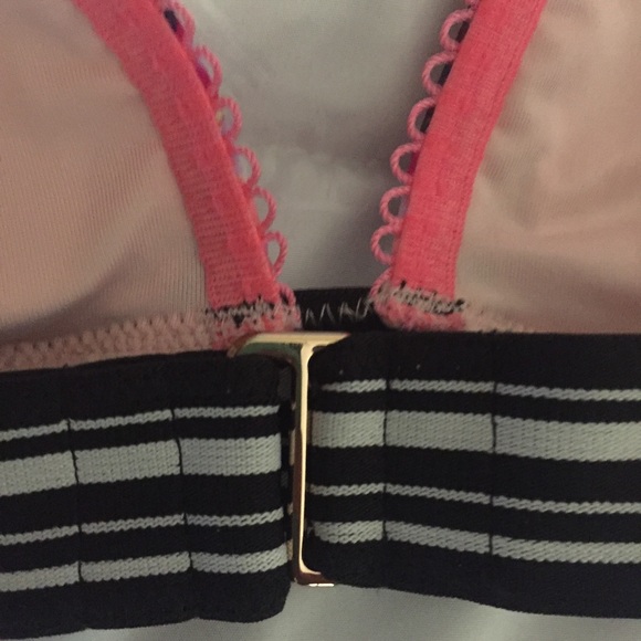 (Sold)Victoria secret bikini top (S) Like new! - Picture 4 of 7