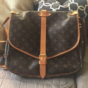 Good Condition Authentic Louis Vuitton Saumur 35